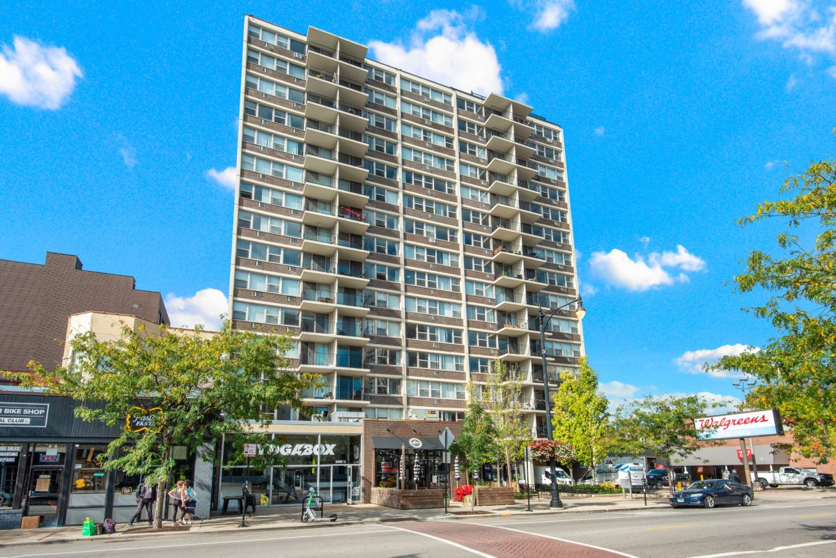 Retail at the base of Park Lincoln by Reside - a multifamily apartment building in Lincoln Park