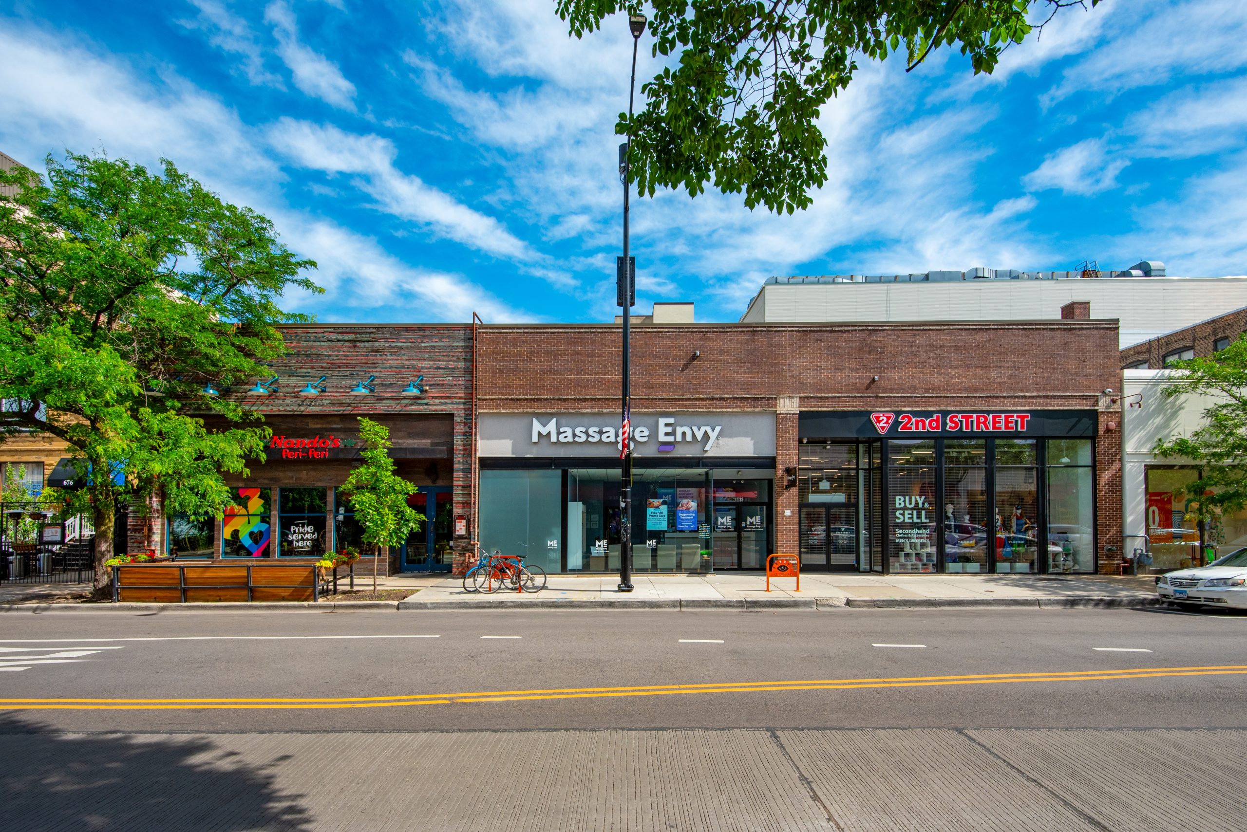 Restaurant/retail space in Lincoln Park
